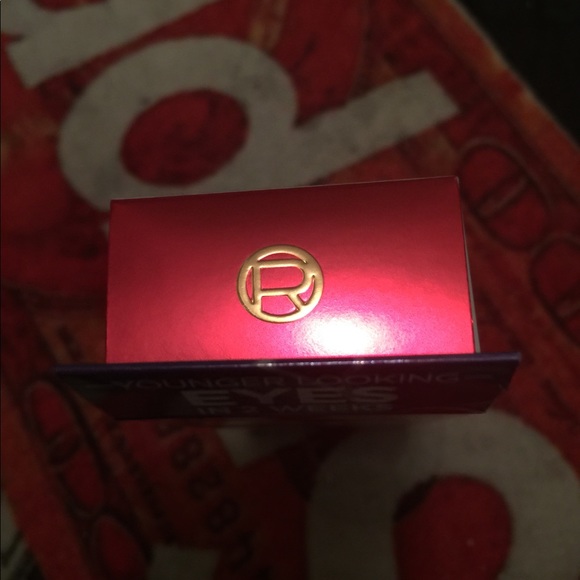 New L’Oréal Eye Serum - Picture 6 of 6